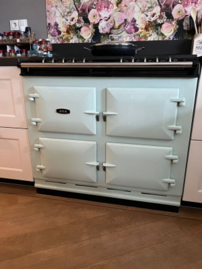 Een geplaatste AGA in de keuken van een klant