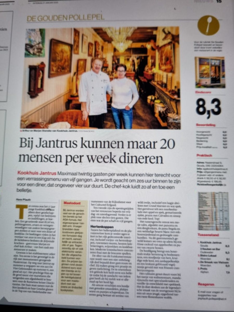 De krantenpagina van De Gouden Pollepel over Jantrus, met de eindscore 8,3